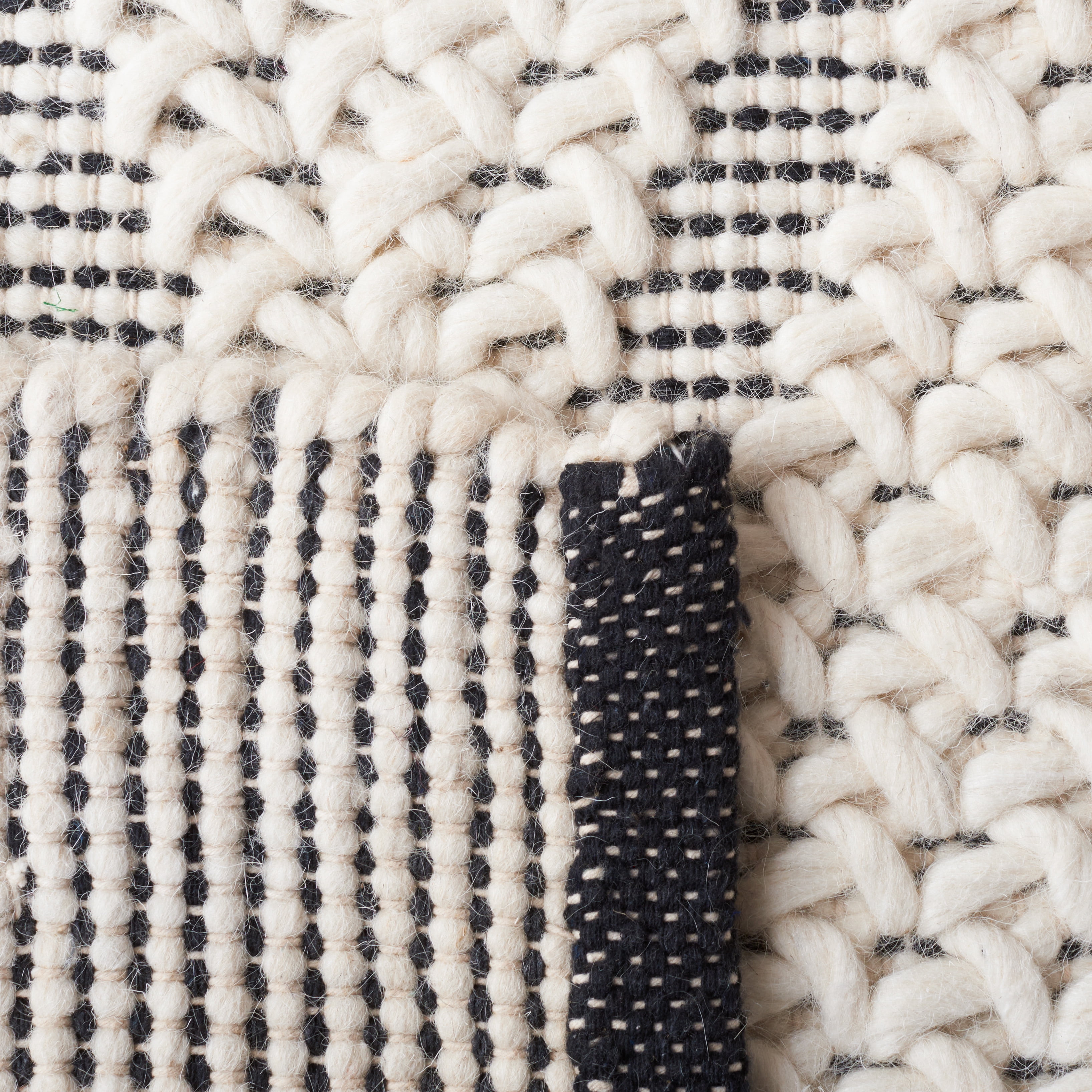 SAFAVIEH Natura Paula Zig-Zag Area Rug, Ivory/Black, 4' x 6'
