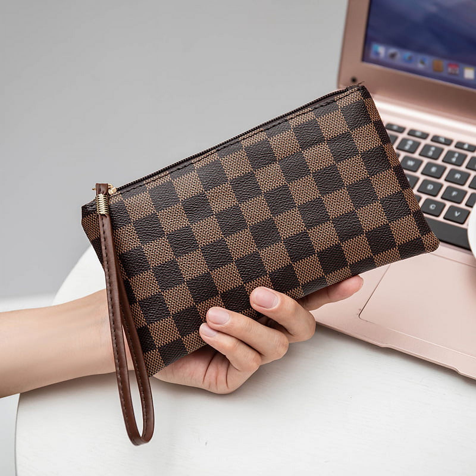 Checkered Travel Makeup Bag, Vegan Leather Large Retro Cosmetic Pouch,  Toiletry Travel Bag for Women, Portable and Waterproof Brown Makeup Bag