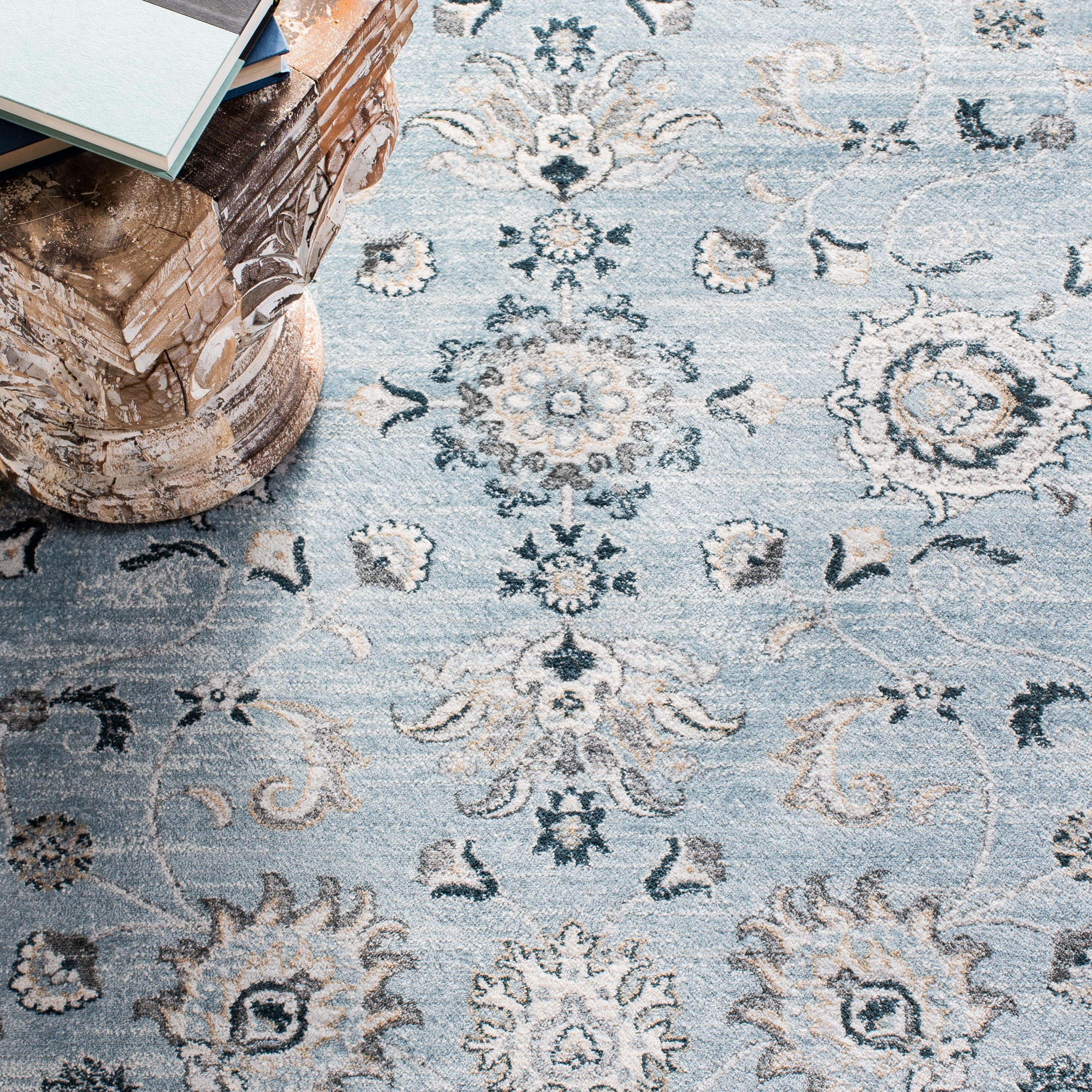 SAFAVIEH Isabella Kiana Oriental Area Rug, Light Blue/Cream, 5'3" x 7'6"