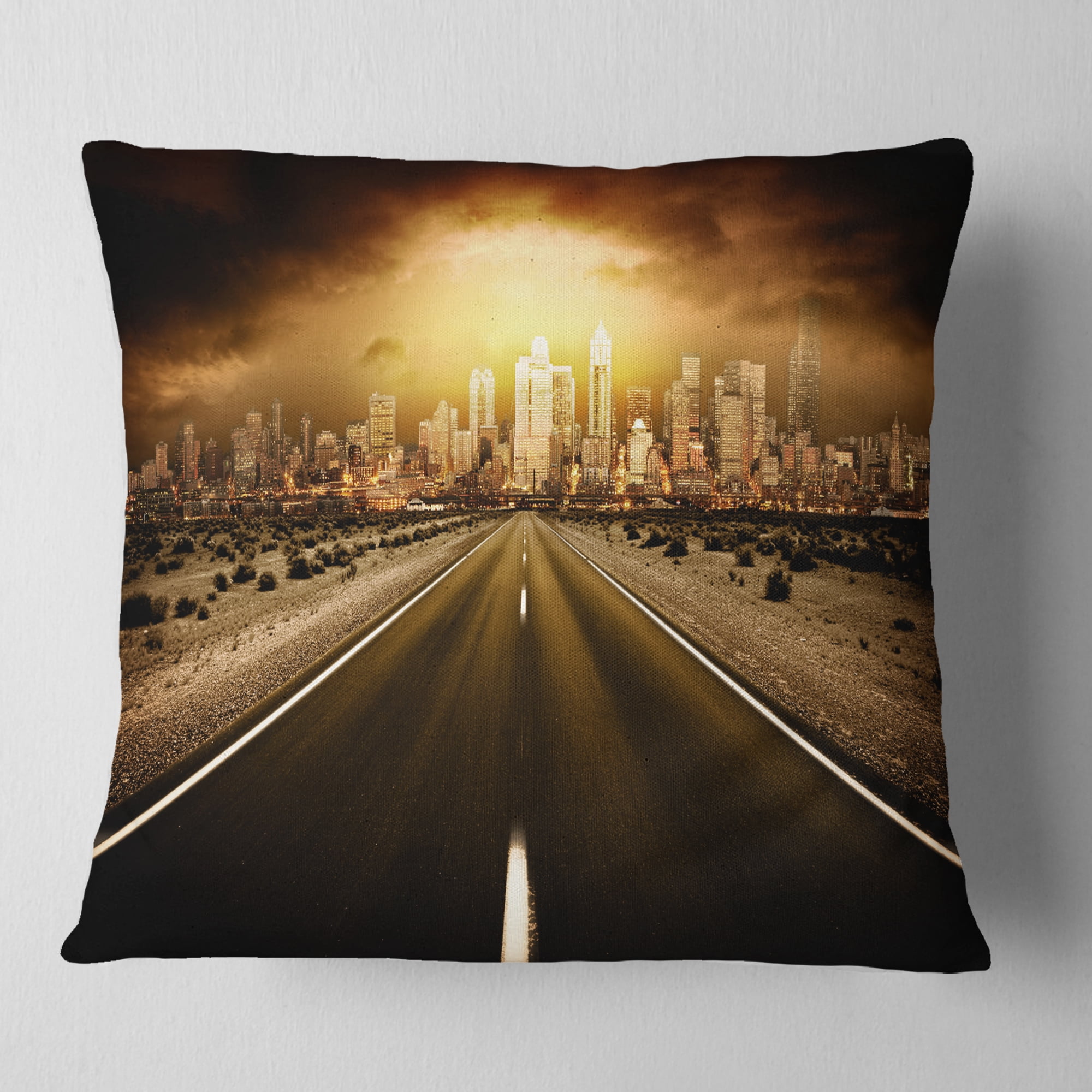 Designart World s End - Landscape Photography Throw Pillow - 18x18
