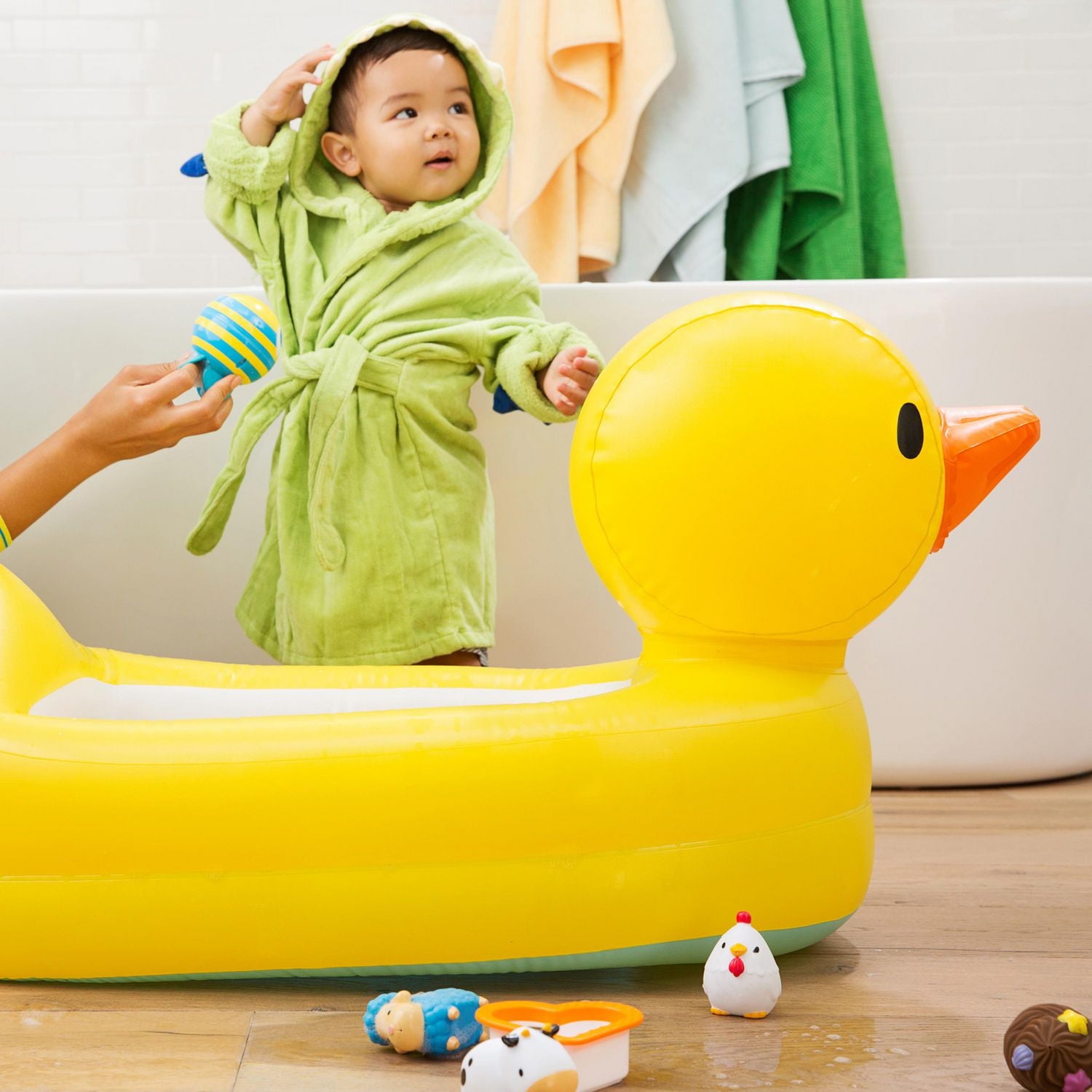 Munchkin White Hot Inflatable Duck Safety Baby Bath Tub, Includes White Hot Technology and Drain Hole, Non-Slip Surface and Contoured Headrest, Yellow