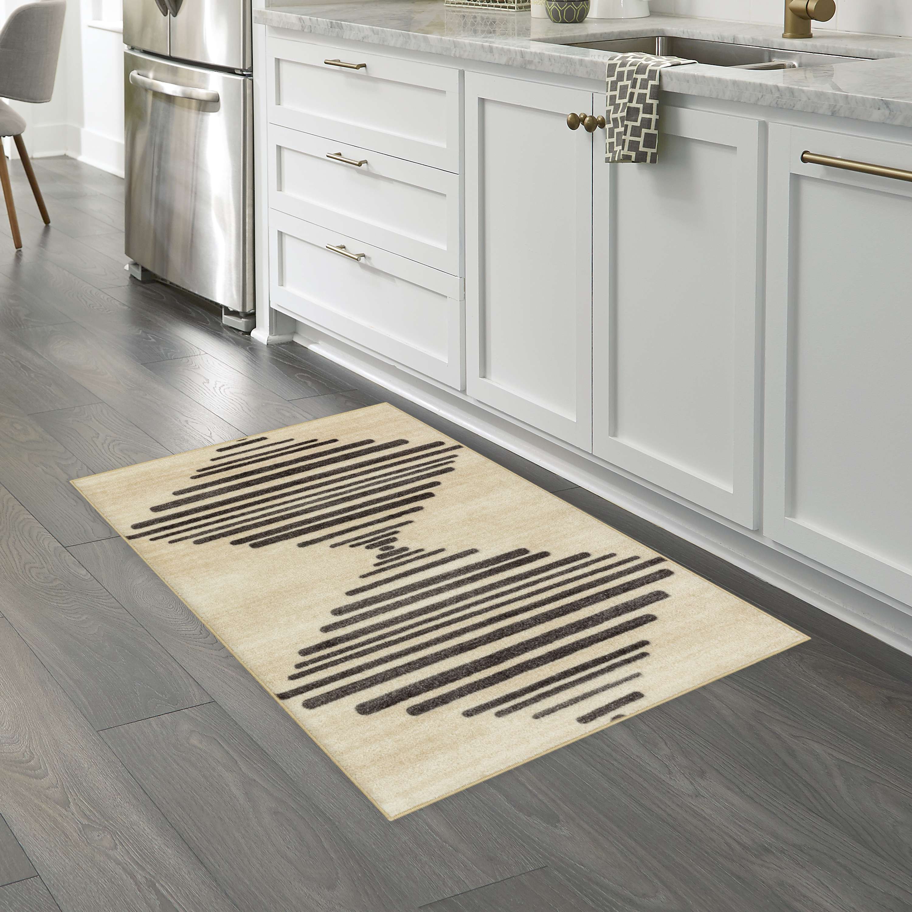 Mainstays Modern Diamond Soundwave Indoor Accent Rug, Ivory Gray, 2 ft 6 in x 3 ft 10 in