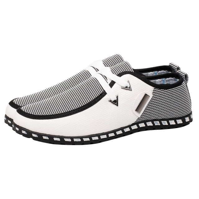 1 par de zapatos casuales para hombre, zapatos de conducción para hombre, calzado gommino transpirable para hombre blanco — vista lateral frontal de zapato blanco y gris tejido con suela gommino negra y detalles cuadrados blancos; parte superior en lino/tela texturizada, ojales triangulares decorativos y tira trasera para calzar. Transpirable y antideslizante; suele usarse también para conducción diaria o viajes cortos.