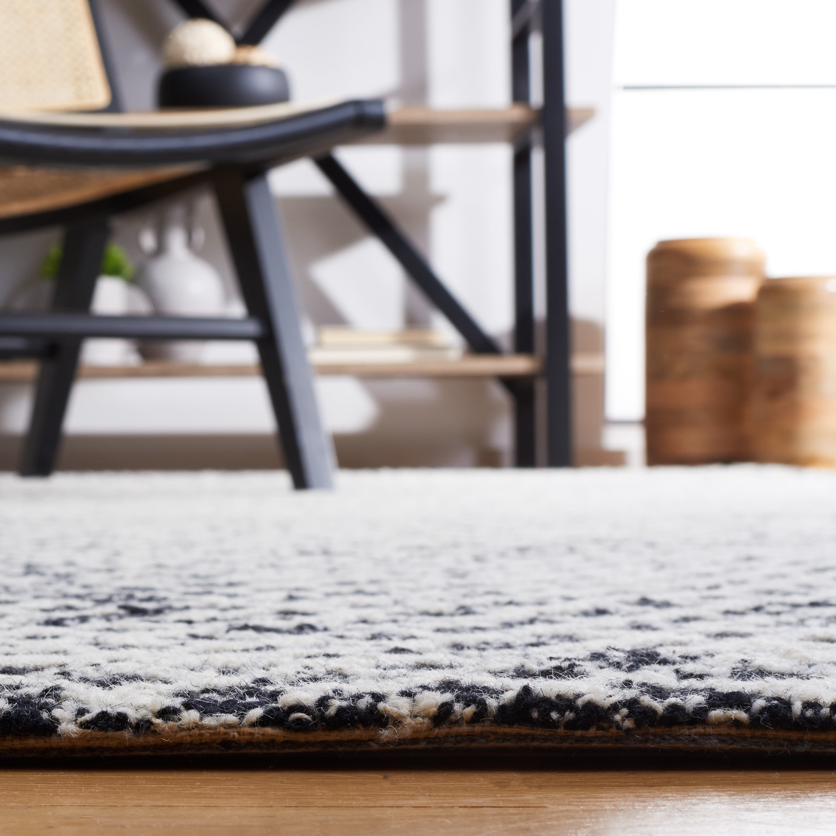 SAFAVIEH Micro-Loop Arnold Diamond Runner Rug, Black/Ivory, 2'3" x 9'