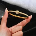 thumbnail image 1 of Europa y los Estados Unidos pulsera de la suerte de trébol de cuatro hojas de acero inoxidable caliente pulsera de uñas de moda para mujer brazaletes de oro, 1 of 5