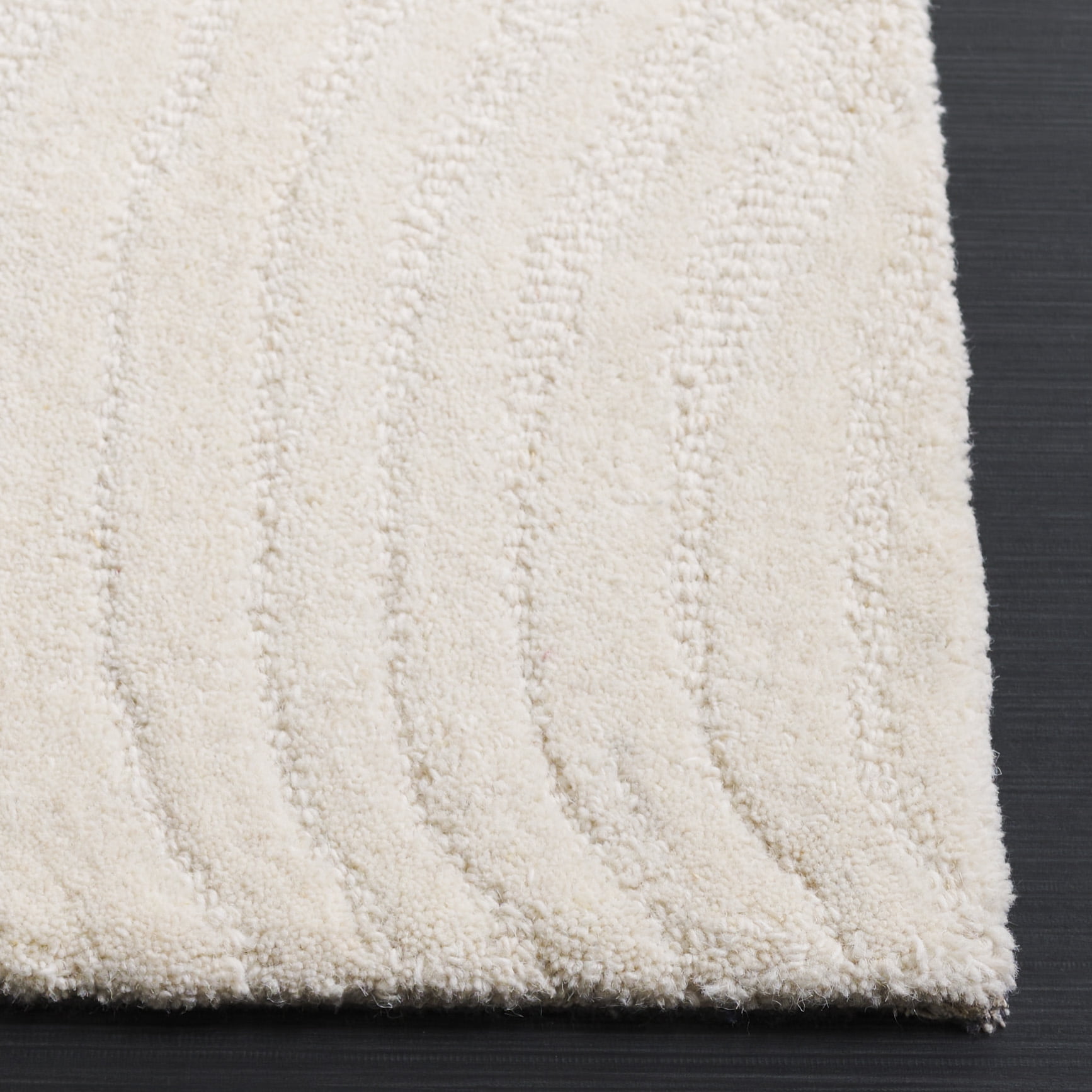 SAFAVIEH Pine Bernadette Solid Area Rug, Ivory, 4' x 6'
