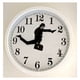 thumbnail image 2 of Reloj de pared inspirado en Silly Walk, reloj silencioso creativo, arte de pared para la vida en el hogar (blanco y negro), 2 of 5