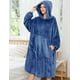 thumbnail image 2 of Aleko Sudadera con capucha de forro polar a cuadros, manta de TV, manga cálida con bolsillo irregular, manta gigante para adultos, sudadera con capucha de franela y forro polar para mujer (azul oscuro, talla única) THISNDE ACTIVE Biensenido a ACTIVE, 2 of 5