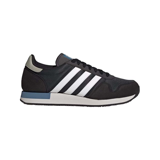 tenis adidas para hombre usa 84 ngo negro, vista lateral derecha; silueta retro con tres franjas blancas, exterior en nylon con refuerzos en gamuza, cordones negros, entresuela de EVA blanca con detalle azul y suela de goma negra, perfil bajo ideal para uso casual diario.