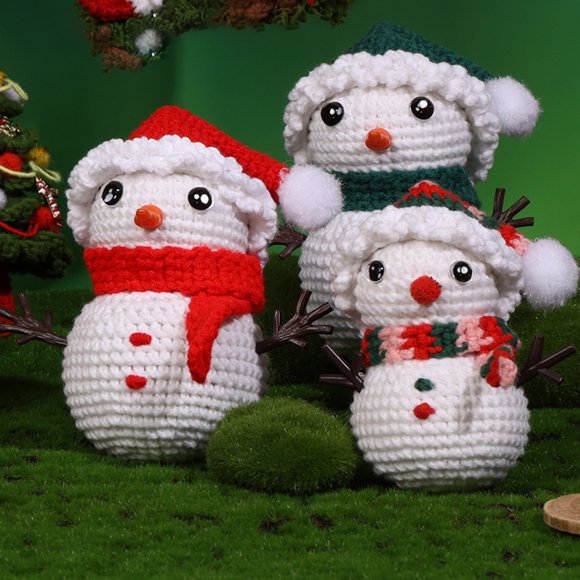 Musbetu Christmas Crochet Kit for Beginners DIY Material Bag with Hooks Yarns Step-by-Step Tutorials Crochet Starter Kit Xmas Gifts