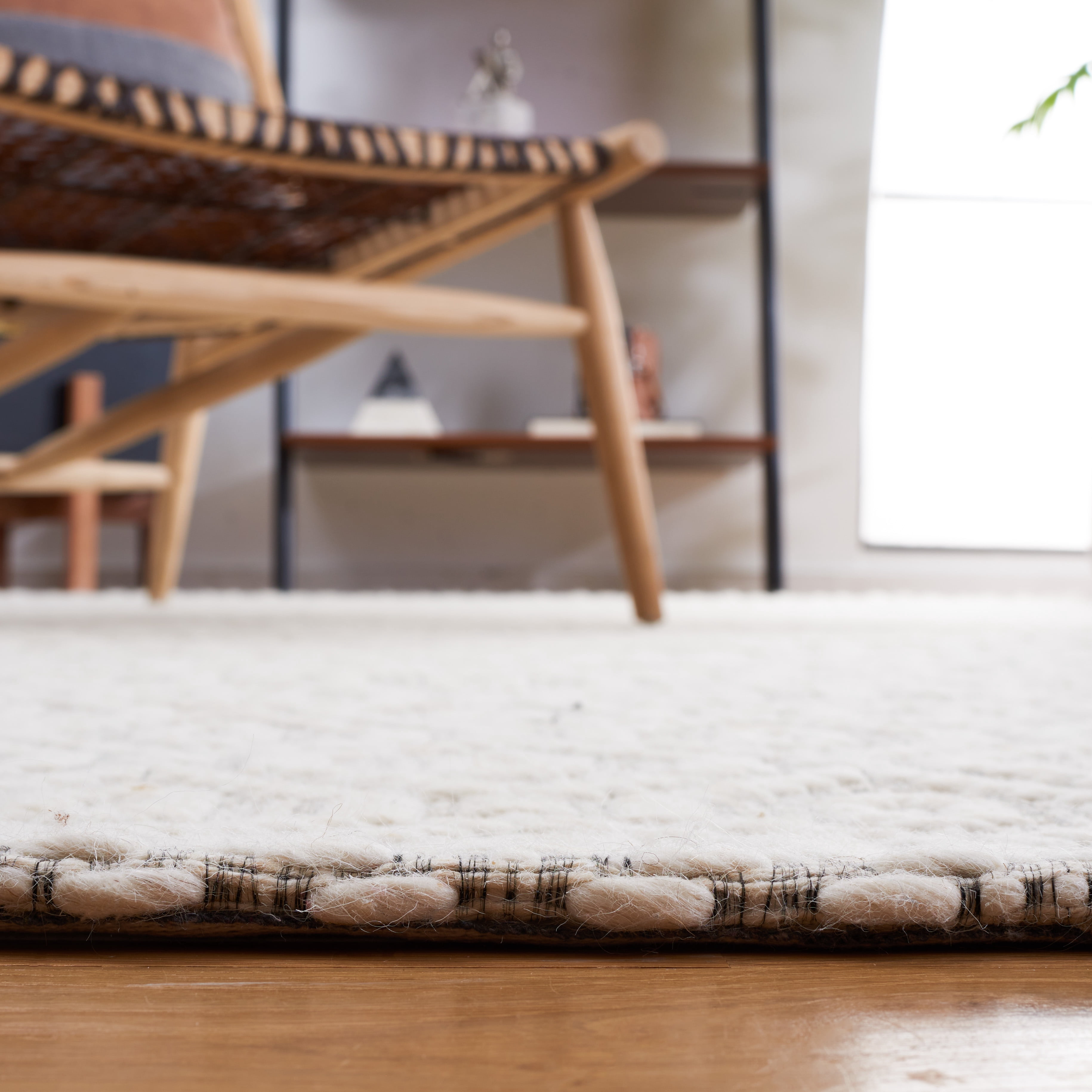 SAFAVIEH Marbella Fabiana Geometric Area Rug, Ivory/Beige, 6' x 6' Round