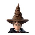 thumbnail image 4 of The Ashton - Drake Galleries Harry Potter, la Mejor Figura Vertical Del Año uno en Uniforme Hogwarts con 5 Accesorios Esculpidos, Sombrero de Clasificación de Escoba hedwig de Varita de harry y Pila de Libros de Texto de 10,5 Pulgadas, 4 of 6