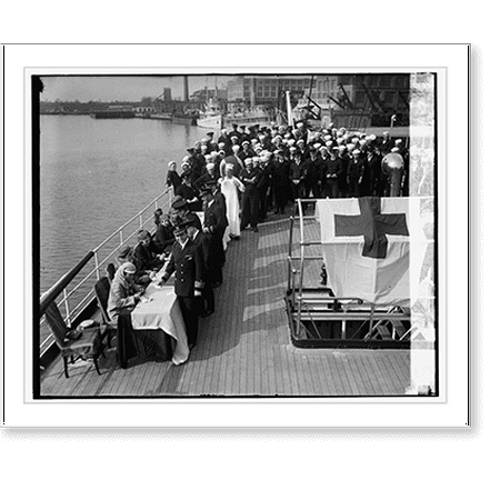 Historic Print, Society girls enrolling crew of Mayflower for Red Cross, [11/5/24], 16" x 20"