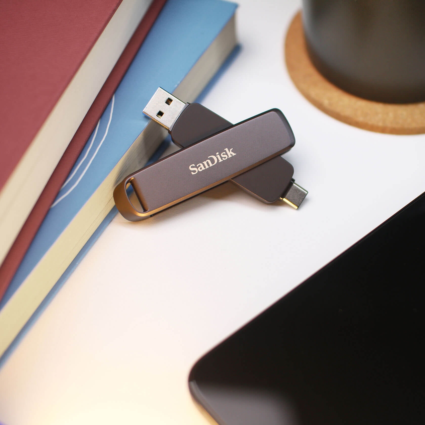SanDisk 2TB Extreme PRO Dual Drive, USB Type-C, and USB Type-A - SDDDE1-2T00-G46