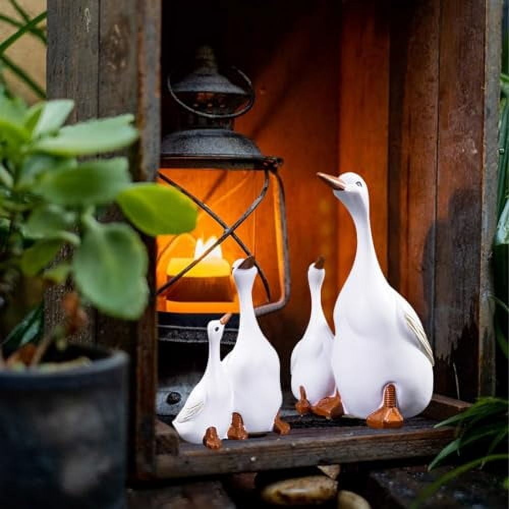 Voyyphixa White Goose Garden Statue Mother Duck and Ducklings Figurine Cute Animal Resin Sculptures for Lawn Patio Outdoor Yard Decor Table Living Room Bedroom Decoration (Large)