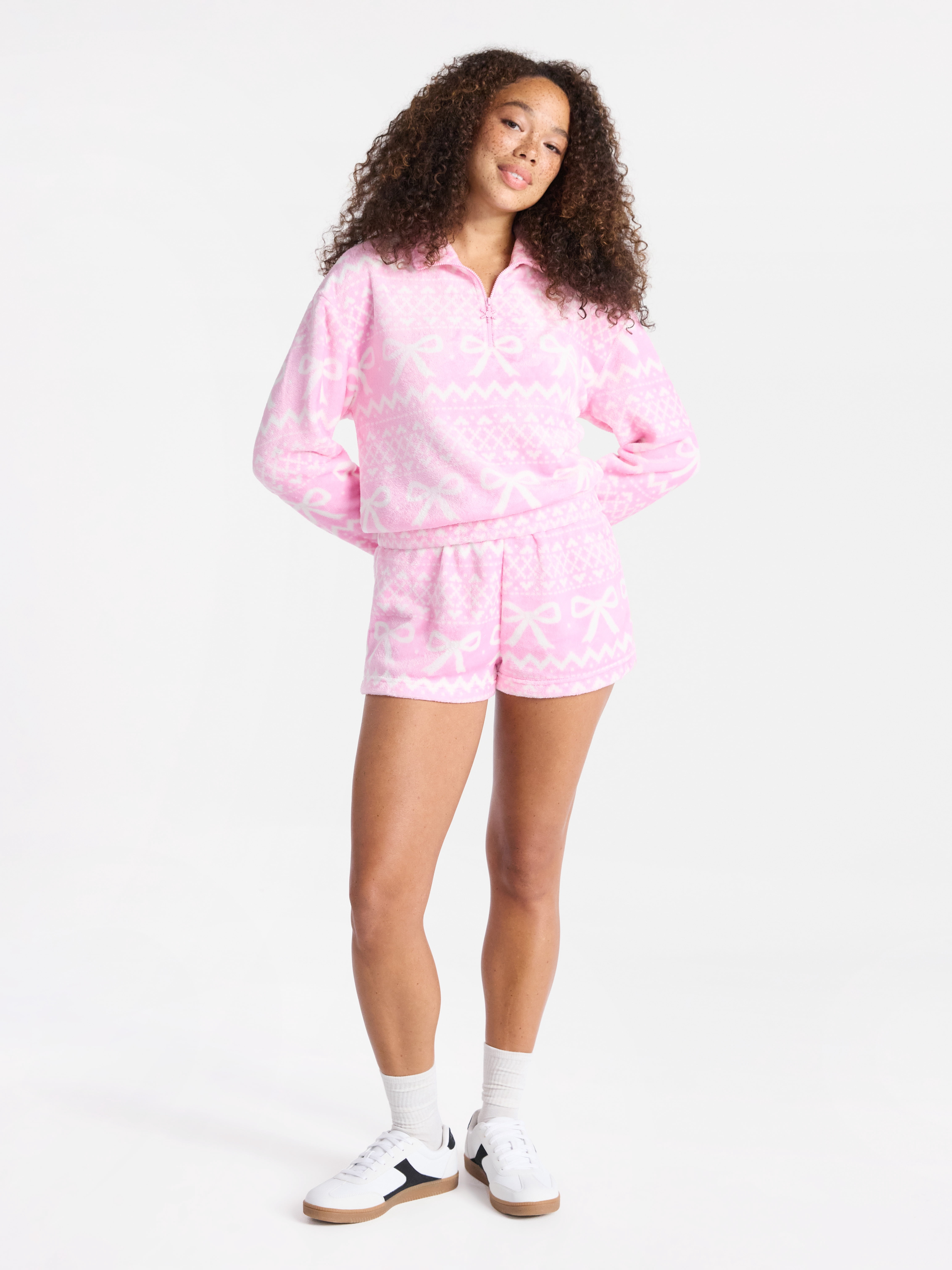 No Boundaries Christmas Quarter Zip Mock Neck Plush Top with Long Sleeves, Women's