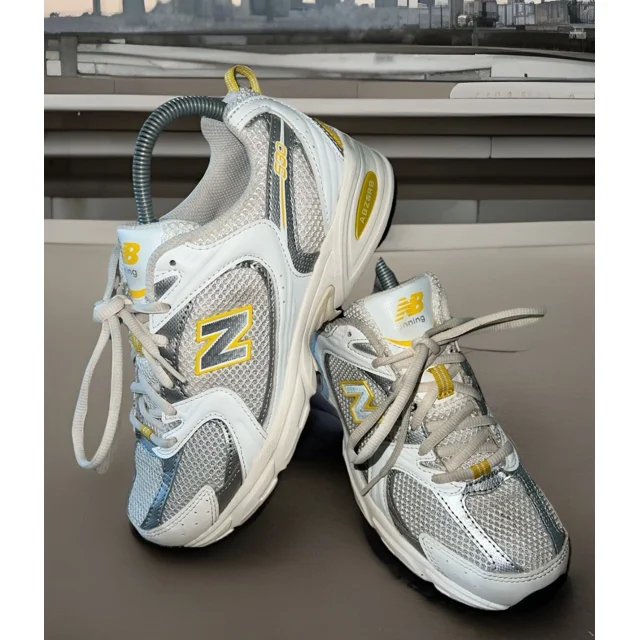 New Balance 530 Men's Sea Salt/Yellow Running Sneakers MR530SY Sz 6.5 Wmns 8 EUC