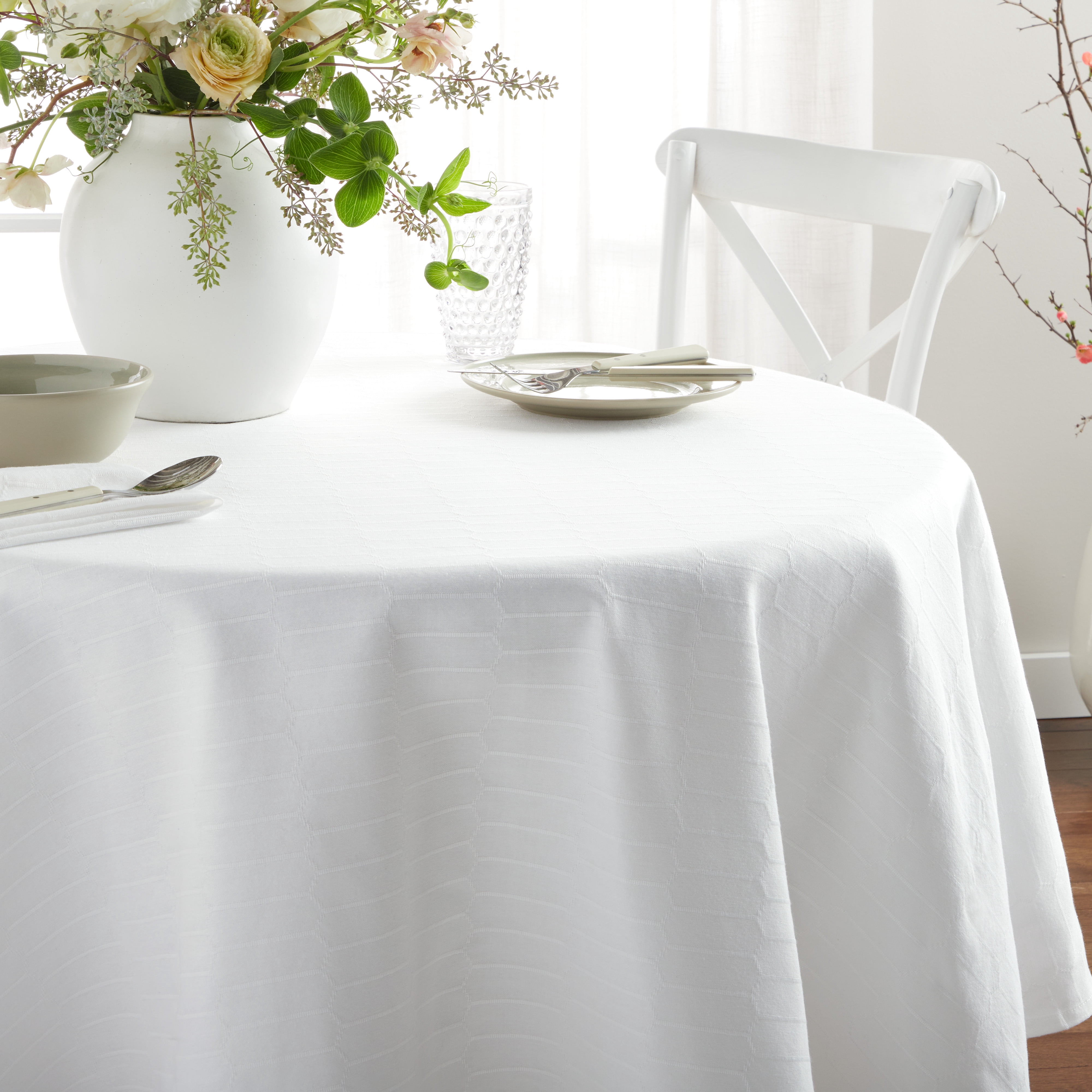 Martha Stewart Honeycomb Modern Farmhouse Fabric Tablecloth, White, 70" Round