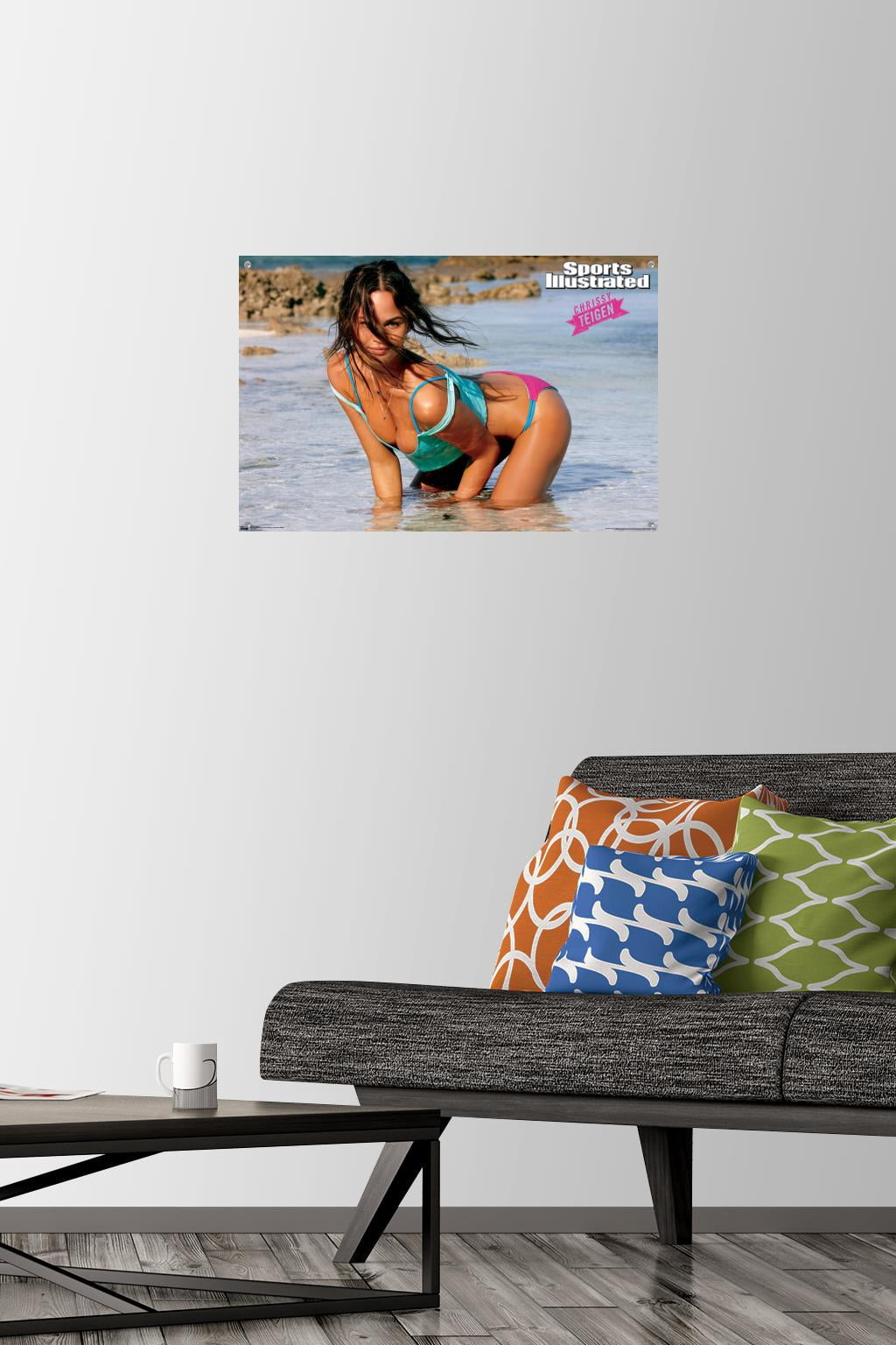 Sports Illustrated: Swimsuit Edition - Chrissy Teigen 12 Wall Poster with Push Pins, 14.725" x 22.375"