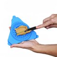 thumbnail image 4 of Alfombrilla de alimentación lenta antideslizante para alimentos, trata la mantequilla de maní - Reductor del aburrimiento para aliviar la ansiedad del perro con ventosas - Azul 3 piezas, 4 of 5
