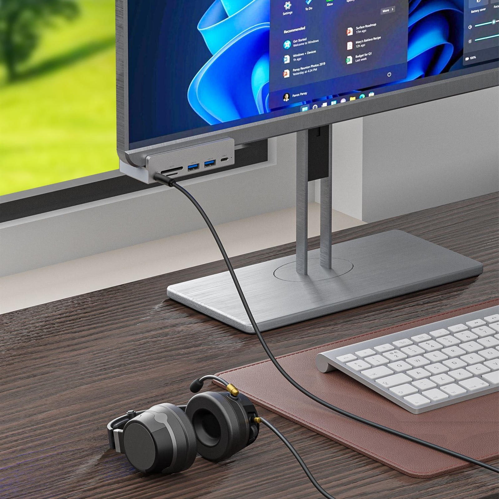 Multi-Functional USB 3.0 Hub for Efficient Data Management - Fast SD/TF Access and 3.5mm Aux Port