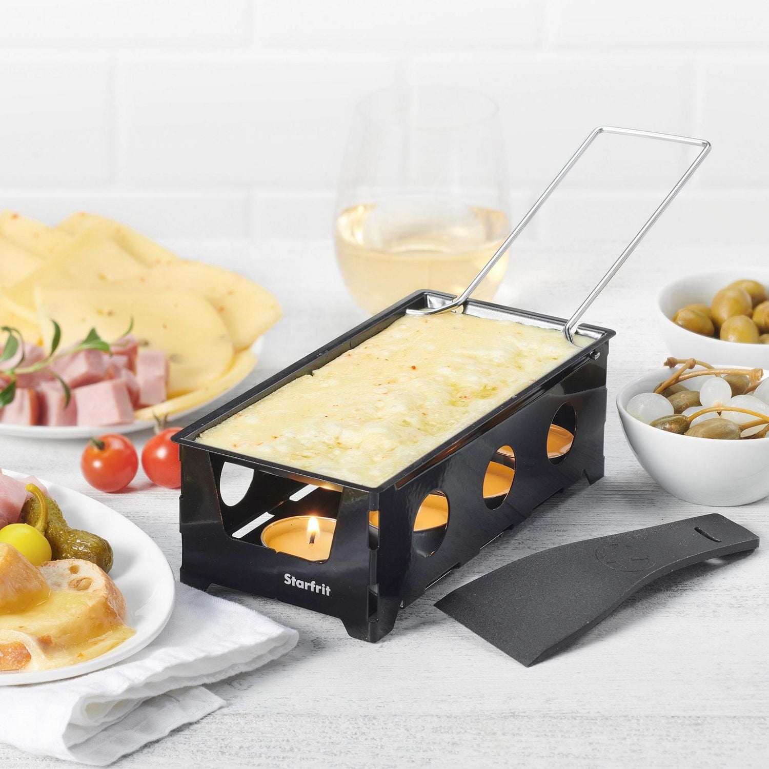 Starfrit Ensemble À Raclette, Plateau Antiadhésif En Acier Carbone, Poignée Repliable, 4 Bougies Chauffe-Plat, Grattoir, Facile À Nettoyer, Noir Antiadhésif