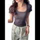 thumbnail image 2 of Camiseta Interior de Cuello Cuadrado para Mujer (2025), Corta y Hombros Rectos, Ajustada. Gris Oscuro M, 2 of 8
