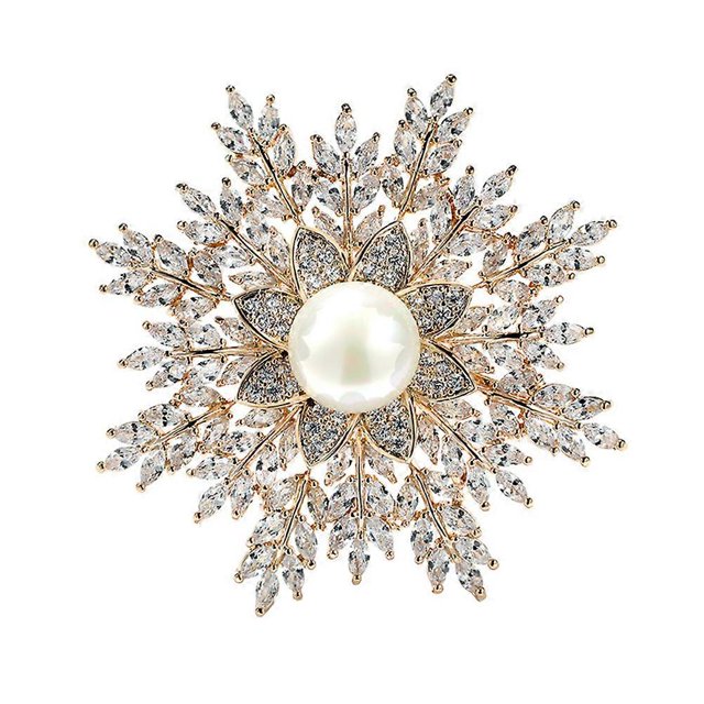 Zircon Snowflake Brooch Cardigan Suit Brooch Decor Delicate Snowflake Brooch (Golden)