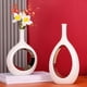 thumbnail image 3 of Jarrón y Dorado, Jarrones de Cerámica Blancos, Decoración del Hogar, Jarrón Moderno Minimalista con Forma de Círculo y Agujero, 3 of 6