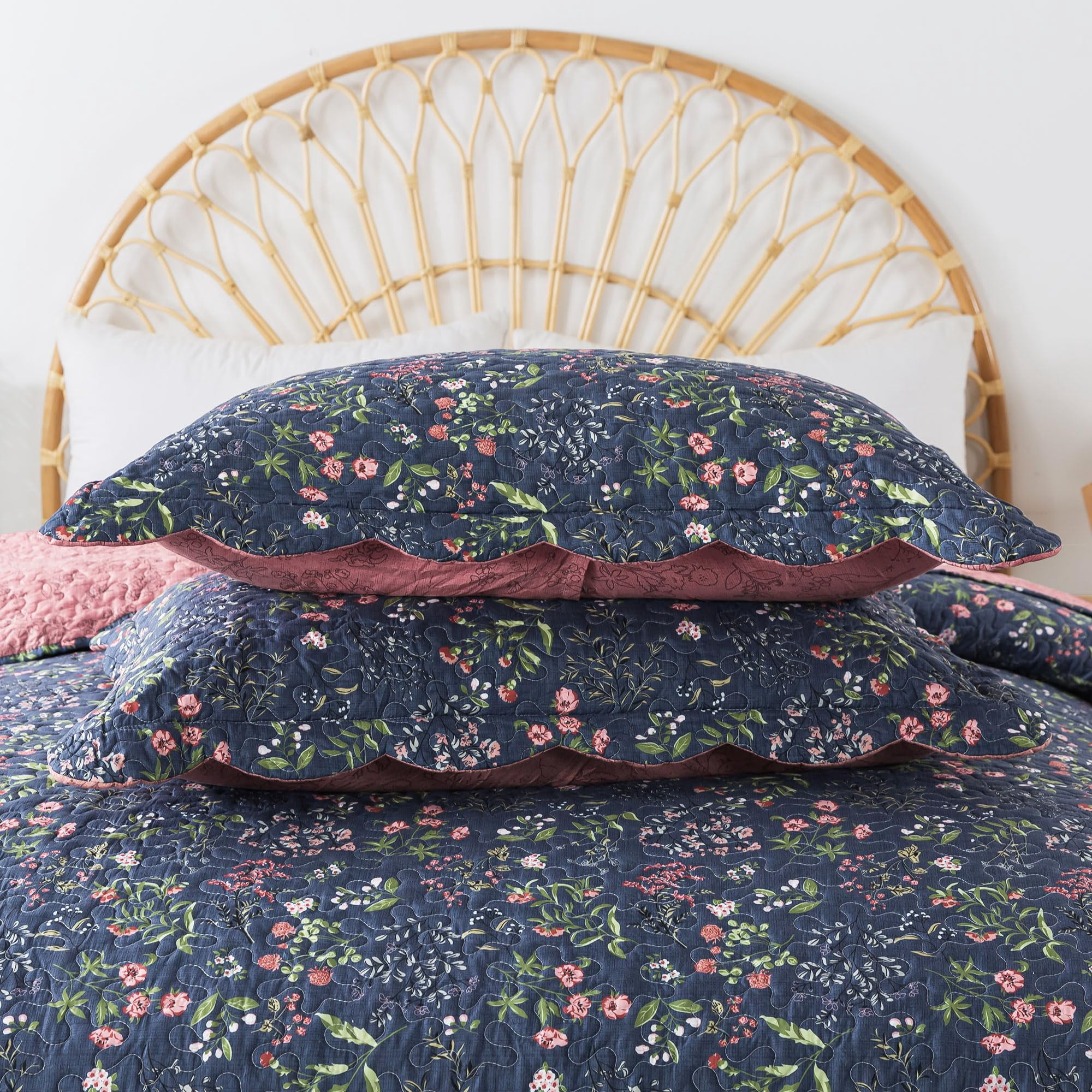 NEWLAKE 3-Piece Floral Microfiber Quilt Set Lightweight Bedding Set with Shams for All Season, Blue and Red Quilt, King Size