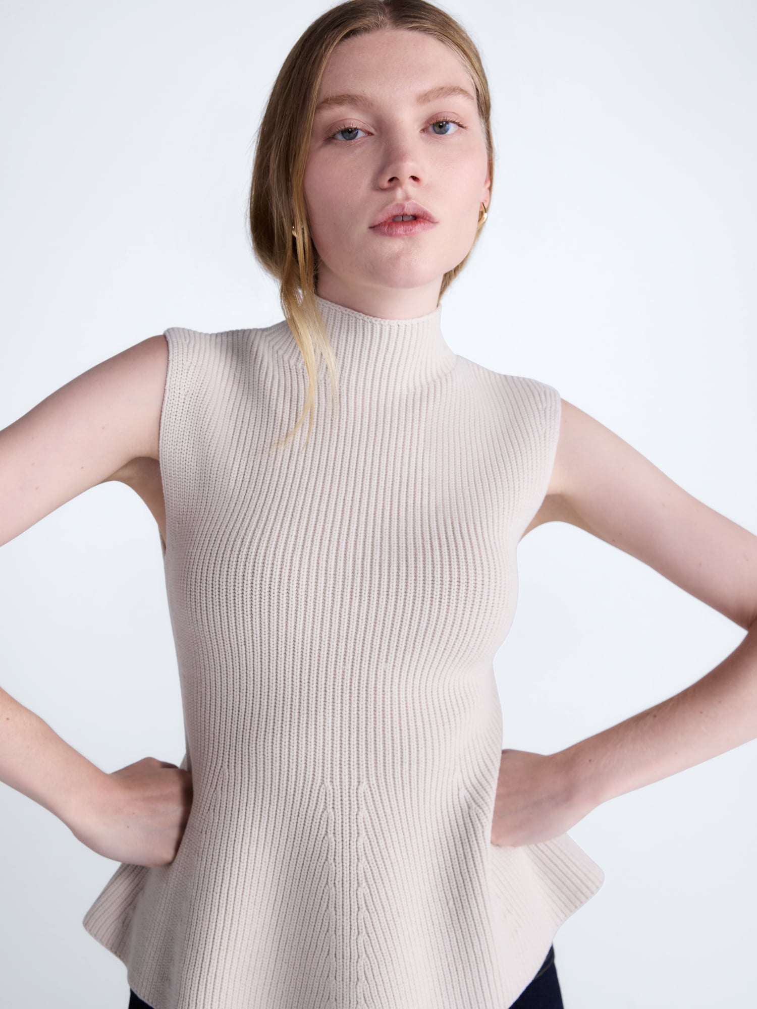 Scoop Women's and Women's Plus Sleeveless Mock Neck Peplum Sweater Tank, Sizes XS-4X