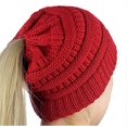 thumbnail image 1 of Gorro de invierno de punto para mujer con agujero para cola de caballo, 1 of 3