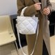 thumbnail image 4 of Bolsa cruzado de moda para mujer, de mano con rombos de hilo bordado (blanco) Ndcxsfigh Para Estrenar, 4 of 8