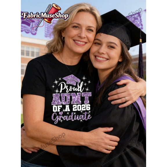 Proud Aunt of a 2026 Graduate Purple Glitter T-Shirt, Senior Graduation Gift for Women, Class of 2026 Family Matching Apparel, Retro Sparkle Graduation Party Tee