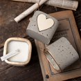 thumbnail image 3 of Regalos del día de San Valentín Velas perfumadas hechas a mano Velas de aromaterapia de cera de soja natural personalizadas XBTCLXEBCO Un tablero de escritura a mano en forma de corazón está en el frasco, 3 of 5