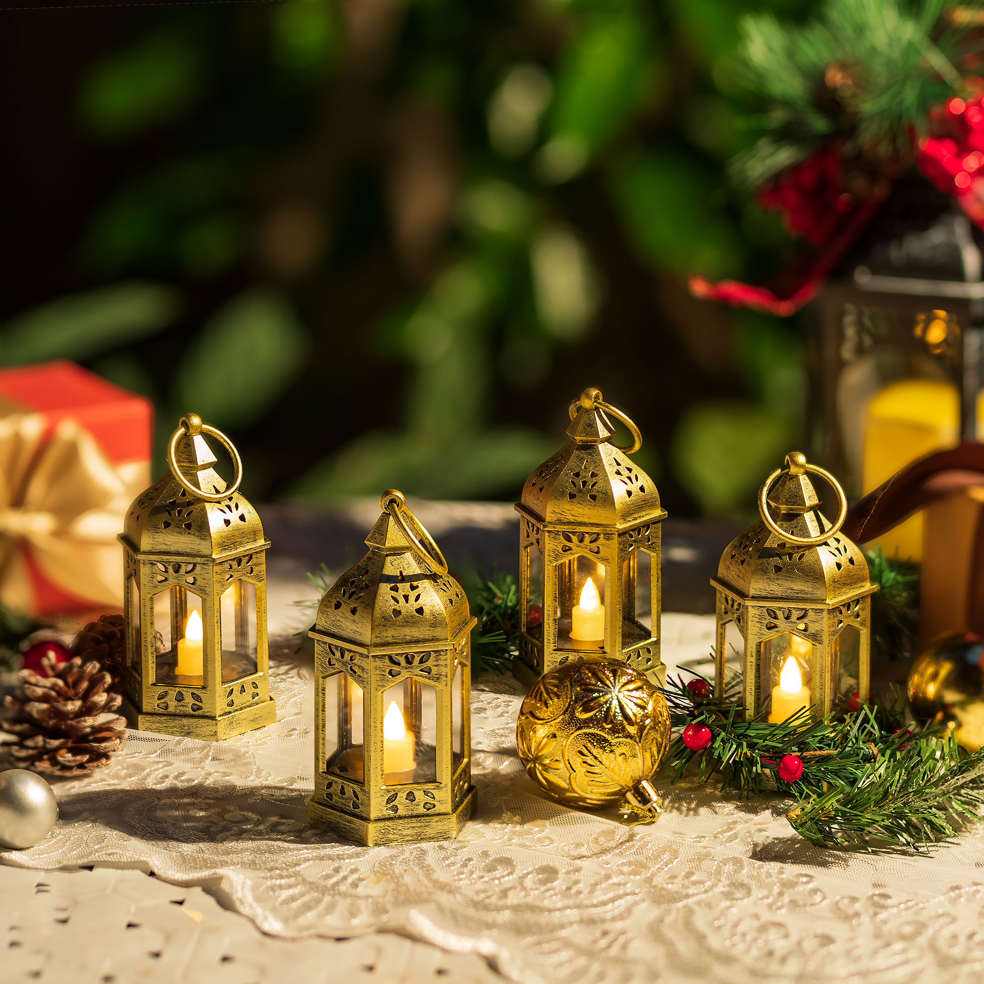 Gold lanterns in bulk for wedding | Honestweddingadvice.com