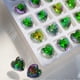thumbnail image 3 of Paquete de 9 brocas K9 de cristal rosa y verde con forma de punta inferior para decoración de uñas., 3 of 5