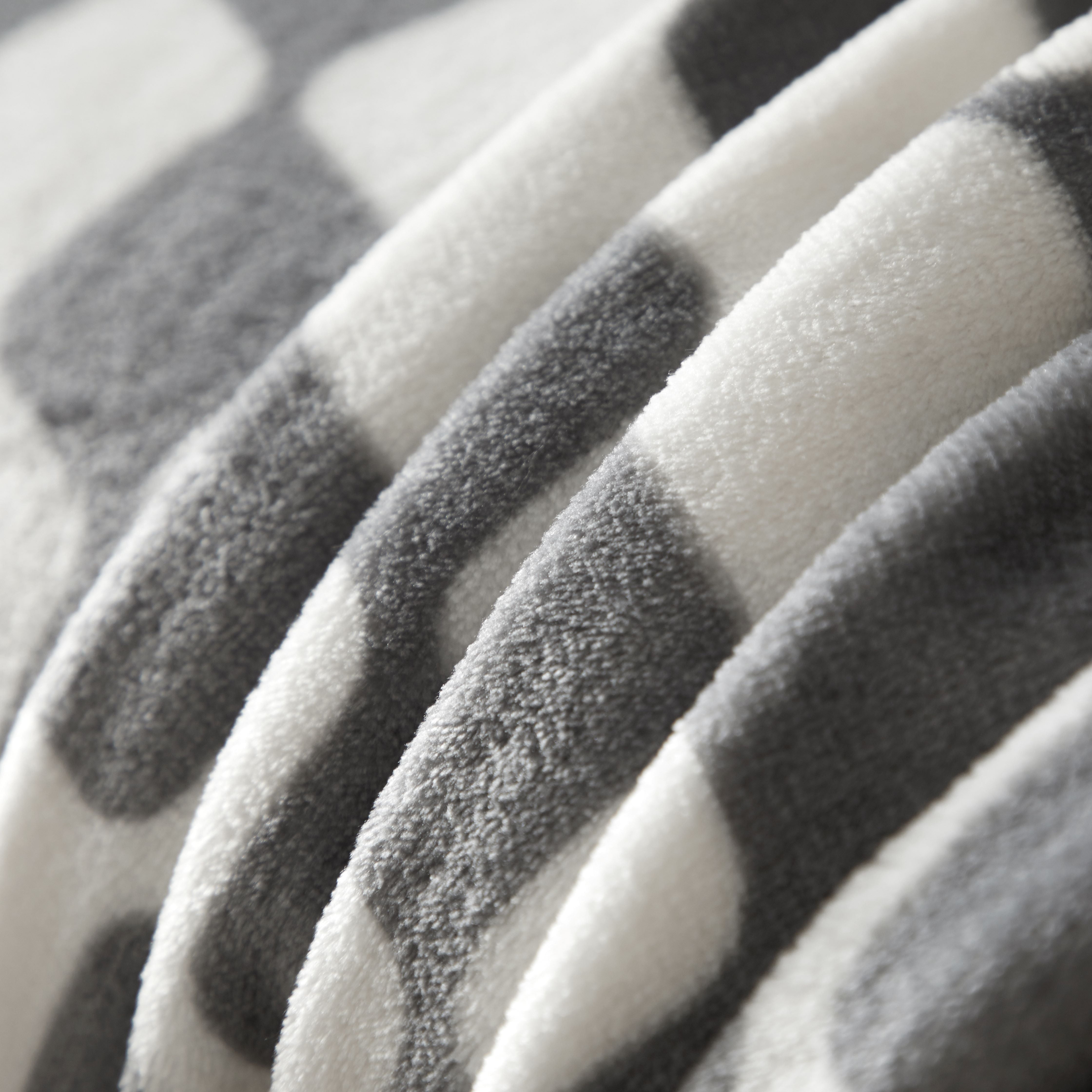 Mainstays Plush Throw Blanket, 50" x 60", Grey and White Check