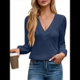 thumbnail image 2 of Camiseta Informal de Larga con Cuello en V y para Mujer, Color Liso Azul Marino L, 2 of 9