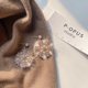 thumbnail image 1 of Pendientes con elementos navideños, aretes elegantes adecuados para circón de cara redonda, Perla, copo de nieve exagerado, 1 of 5