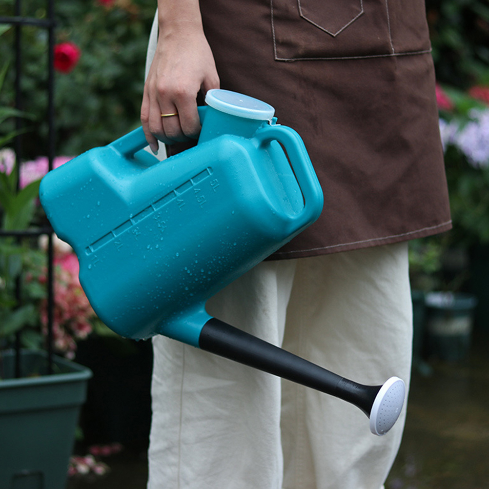 Raindrops 2 pcs  Plastic Watering Can Spray Bottle with Lid for Garden Random Sprayer Color