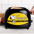 thumbnail image 3 of Uncanny Brands Peanuts Snoopy tostador de dos rebanadas - Brinda tu beagle favorito en tu tostada, 3 of 5