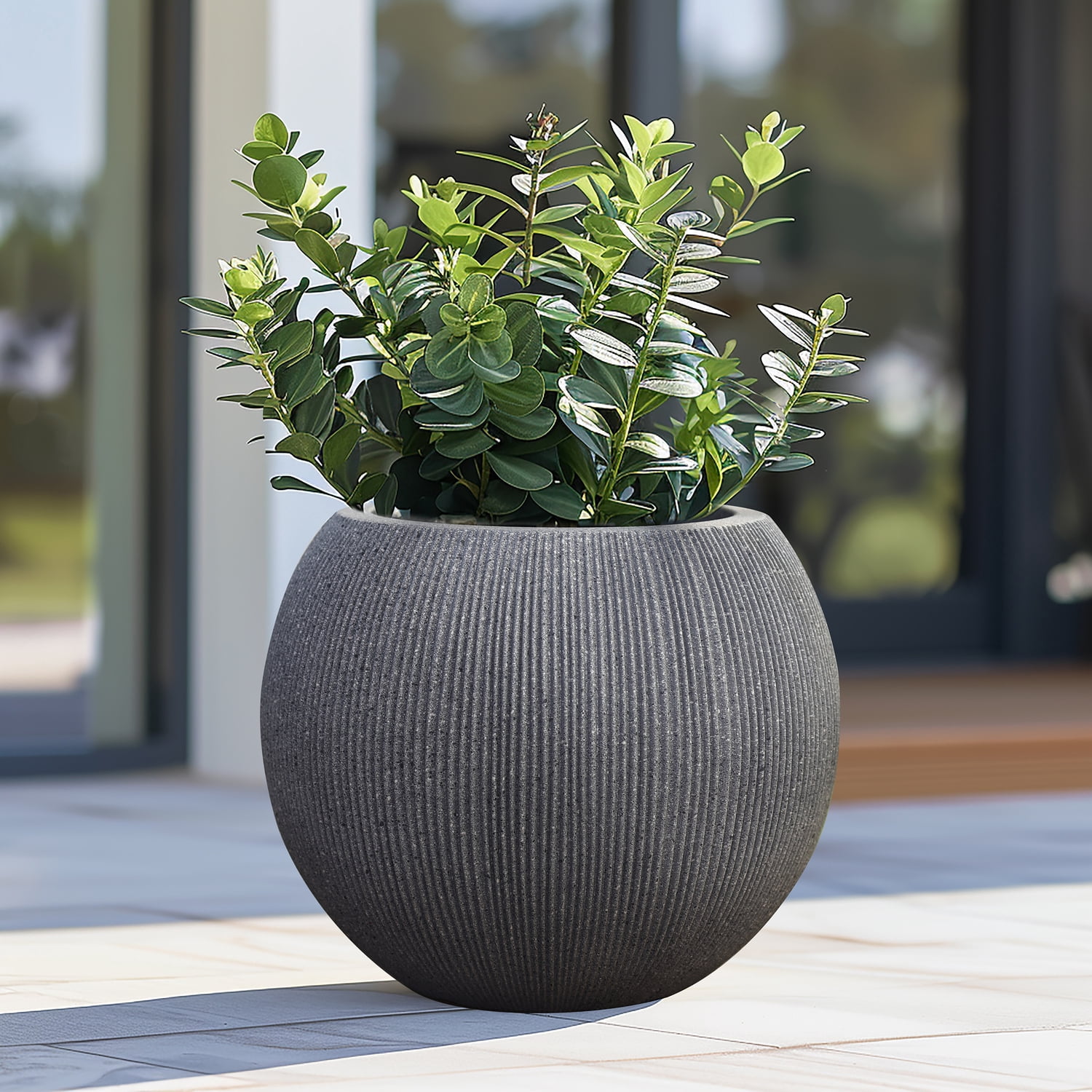 LuxenHome 14.5" Dia Round Planter Large Indoor Outdoor Plant Pot Modern Striped Plastic Planter Pot