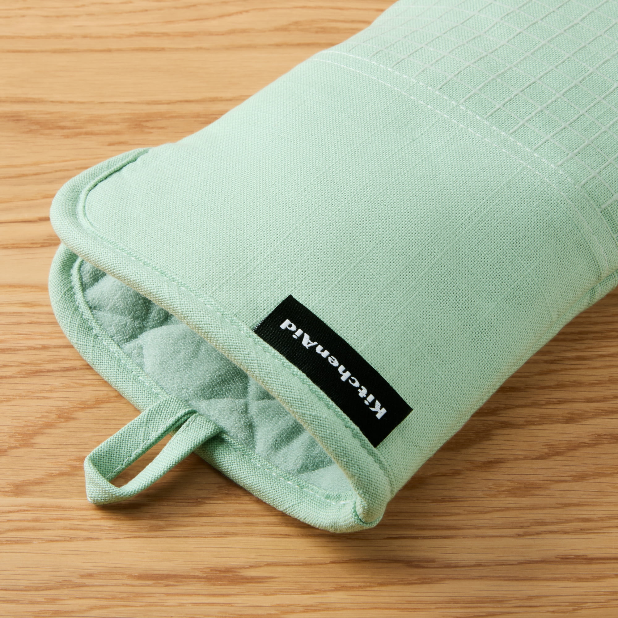 KITCHENAID Gourmet Series Gridlines Oven Mitts 2-Pack Set, Heat Resistant up to 600°F, Soft Silicone Grip, Magnetic Cuff, Pistachio Green, 7"x14"