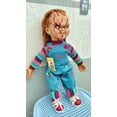 thumbnail image 2 of Muñeco chucky cicatrizado, cuerpo de felpa 67 cm con huellas y agujetas, 2 of 5
