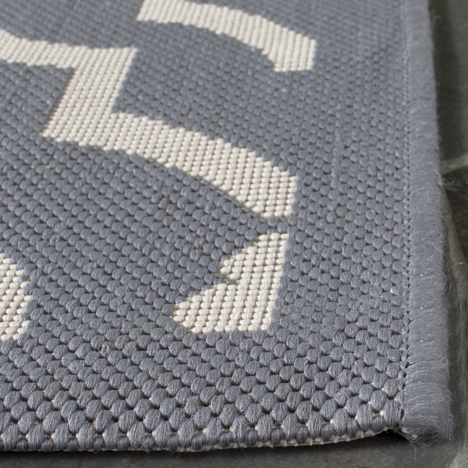 Safavieh Courtyard Lavern Geometric Indoor/Outdoor Area Rug, Anthracite/Beige, 5'3" x 7'7"