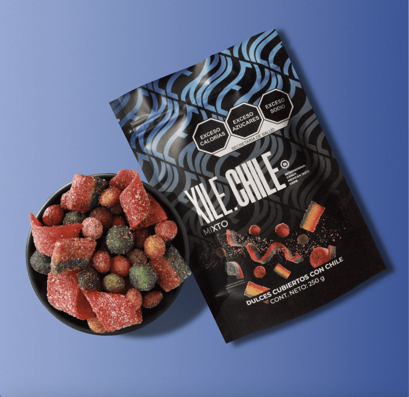 Xile Chile Dulces Enchilados Mixto | 850 Gramos Neto | Dulces Mixtos Cubiertos Con Chile | Rainbow Bites, Cherry Bombs, Tiritas de Fresa y Ski Dots