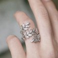 thumbnail image 4 of Anillo de dedo largo Li build novedoso 54,4 mm ajustable estilo hoja con dije fresco Chapado en oro/platino circonio cúbico, 4 of 4