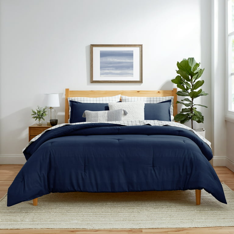 Elegant Comfort Micromink Stripe Lined Sherpa Comforter Set, Premium Down Alternative Micro-Suede 3-Piece Reversible Comforter Set, King/California