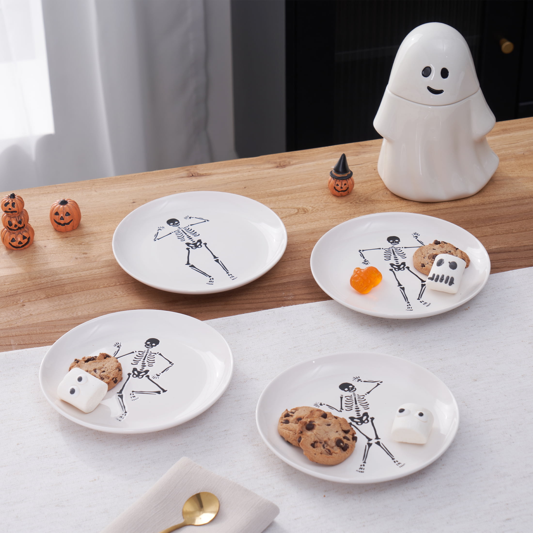 Way to Celebrate Halloween 4Pk Ceramic Dancing White Skeleton Appetizer Plates
